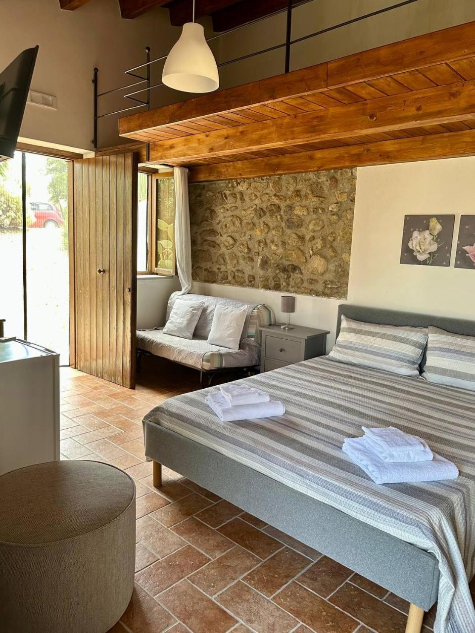 Roba Albanisi Hotel Aragona Eksteriør billede