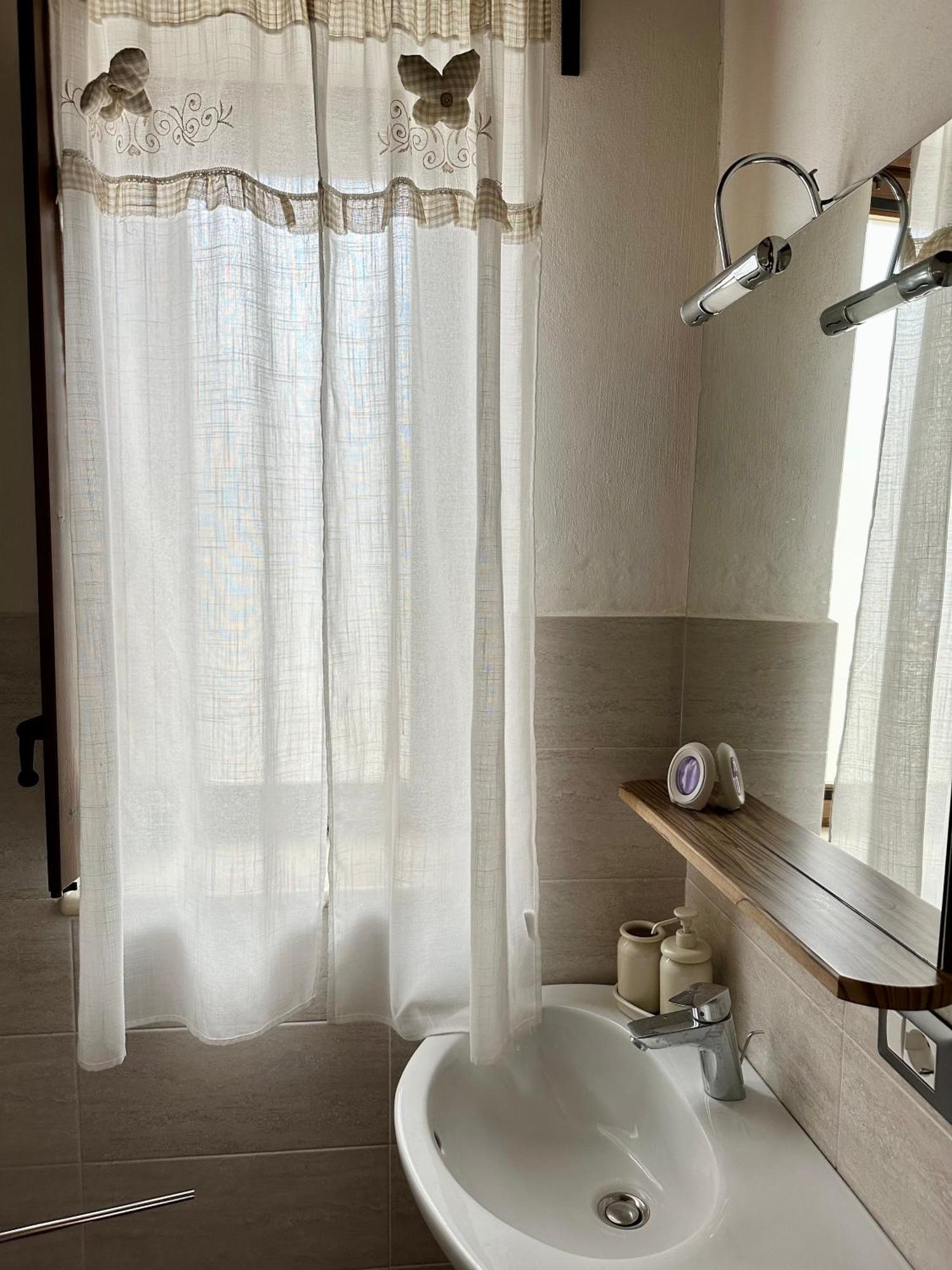 Roba Albanisi Hotel Aragona Eksteriør billede